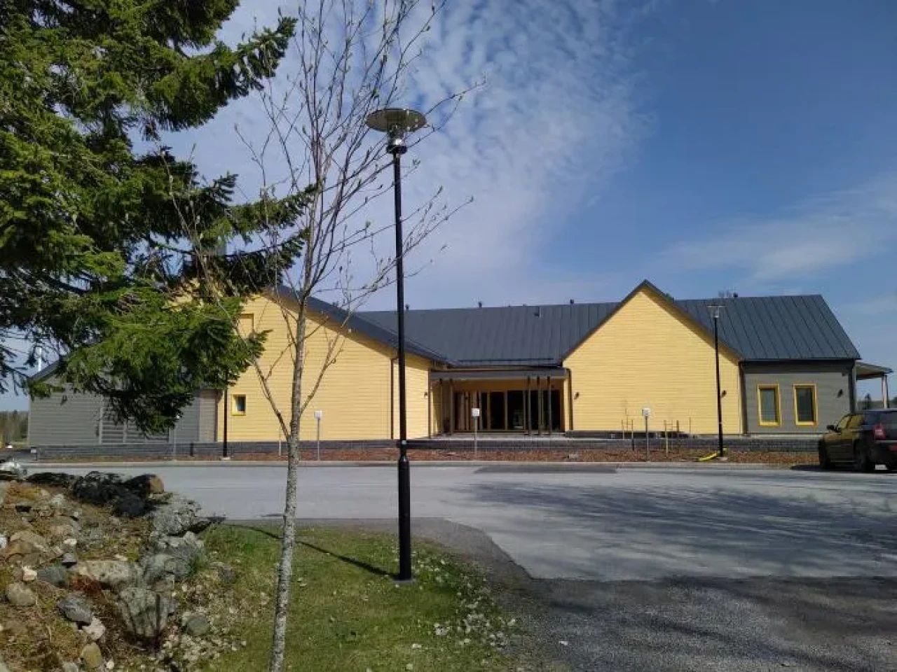 Nedervetil församlingshem från vägen